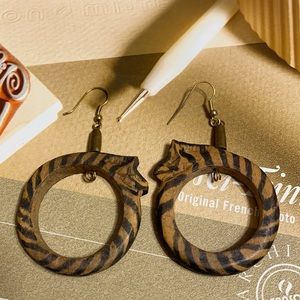 🖤VTG💕ZEBRA 🦓 earrings